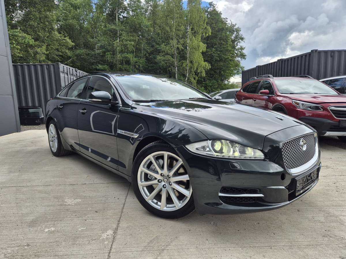 Jaguar XJ, 3.0 l., Седан