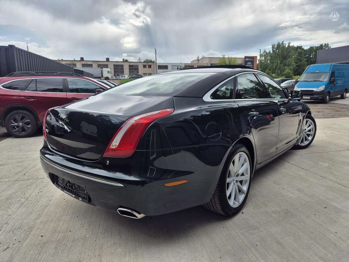 Jaguar XJ, 3.0 l., Седан
