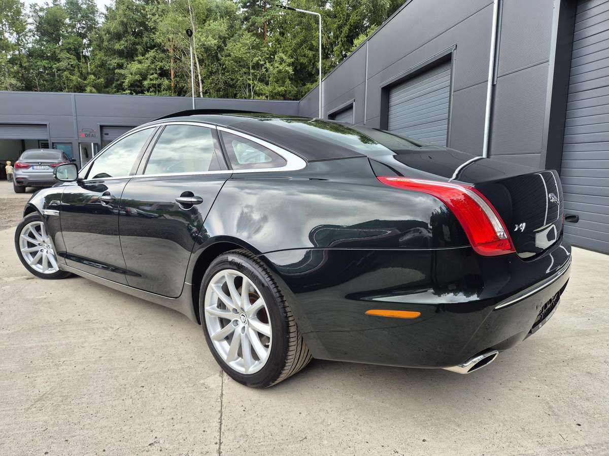 Jaguar XJ, 3.0 l., Седан