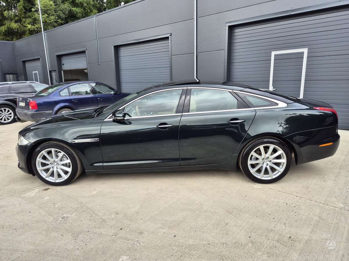 Jaguar XJ, 3.0 l., Седан