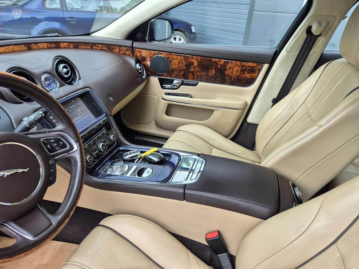 Jaguar XJ, 3.0 l., Седан