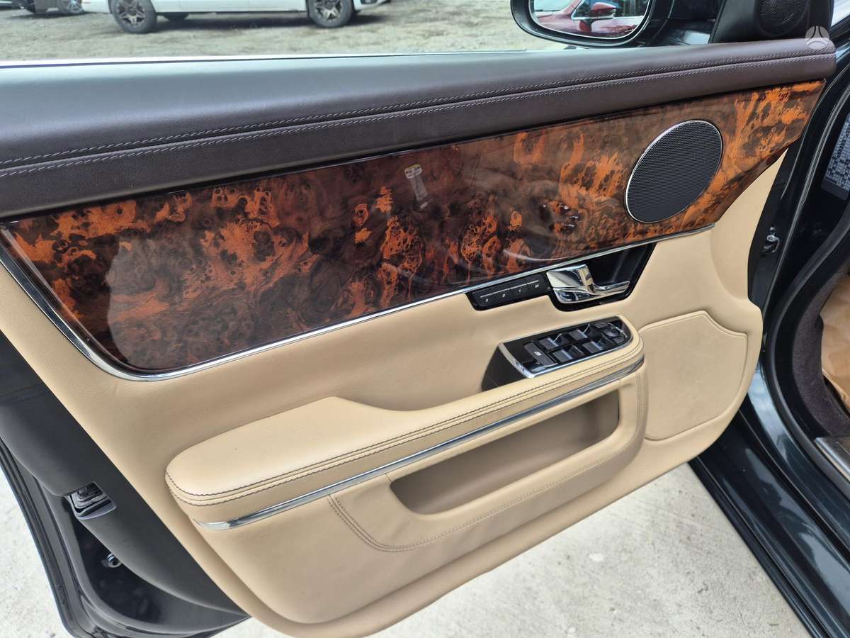 Jaguar XJ, 3.0 l., Седан