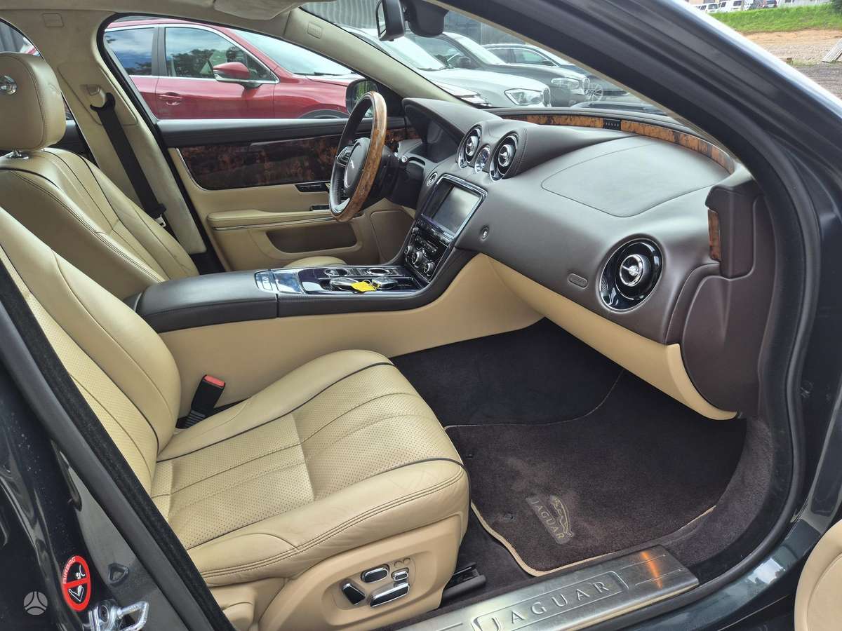 Jaguar XJ, 3.0 l., Седан