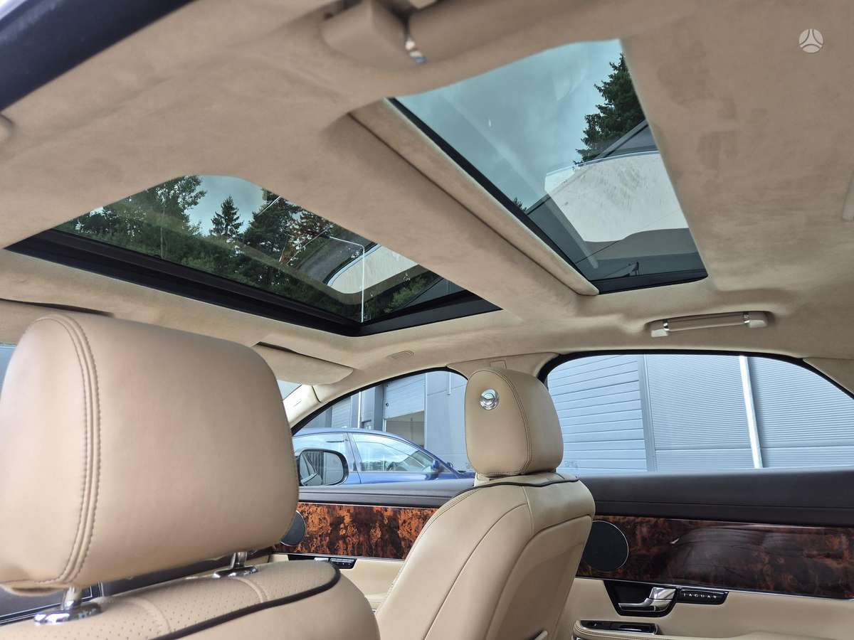 Jaguar XJ, 3.0 l., Седан