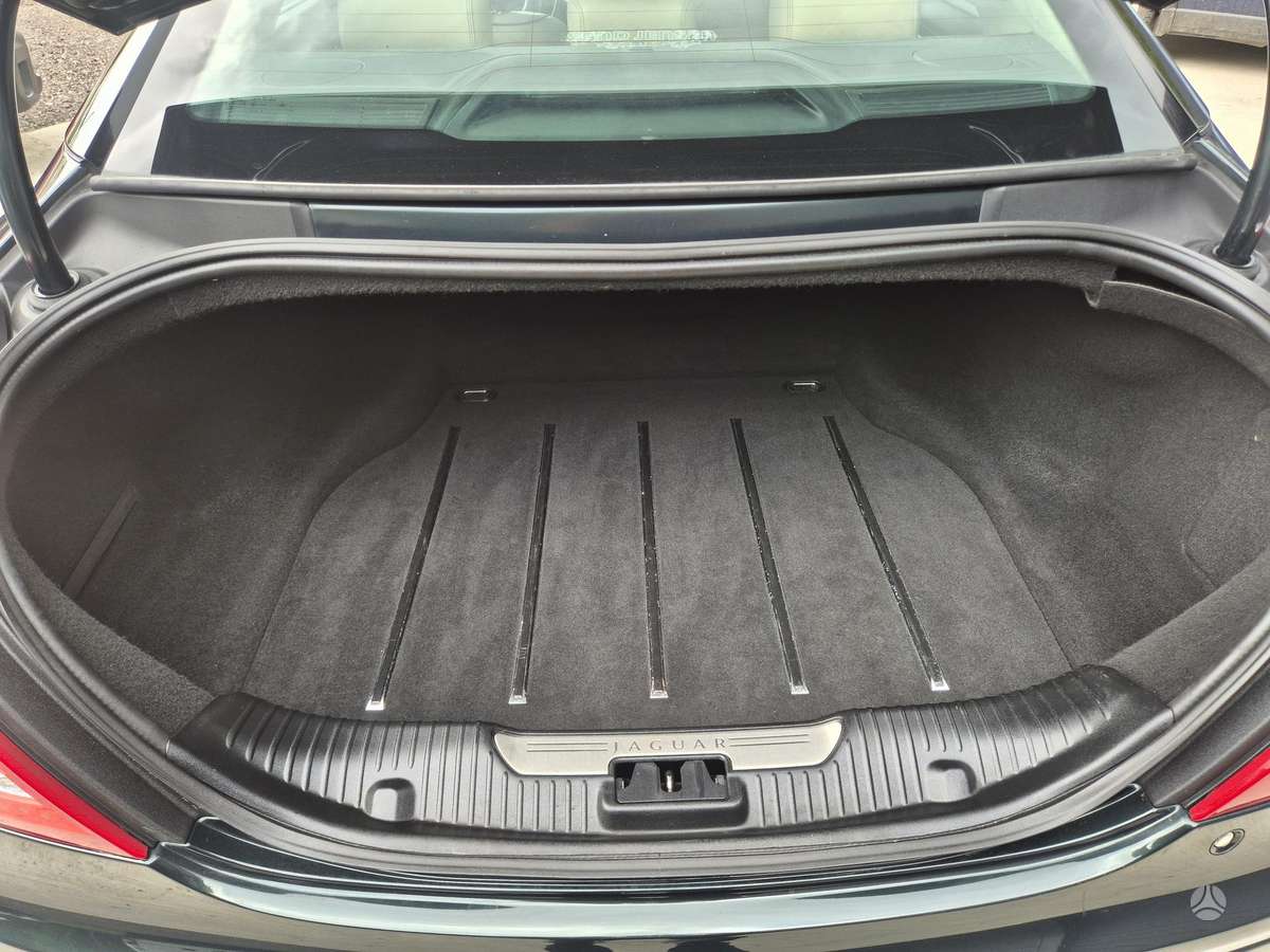 Jaguar XJ, 3.0 l., Седан