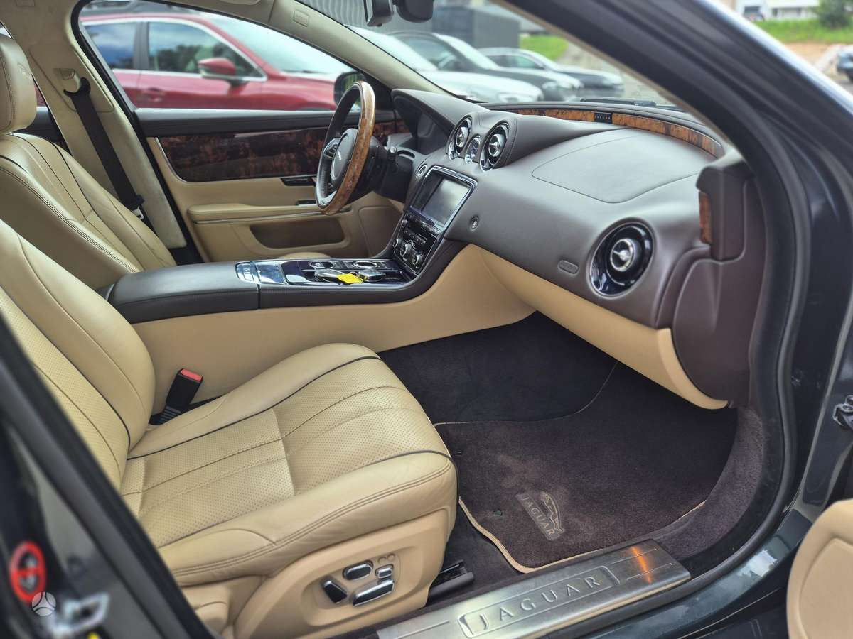 Jaguar XJ, 3.0 l., Седан