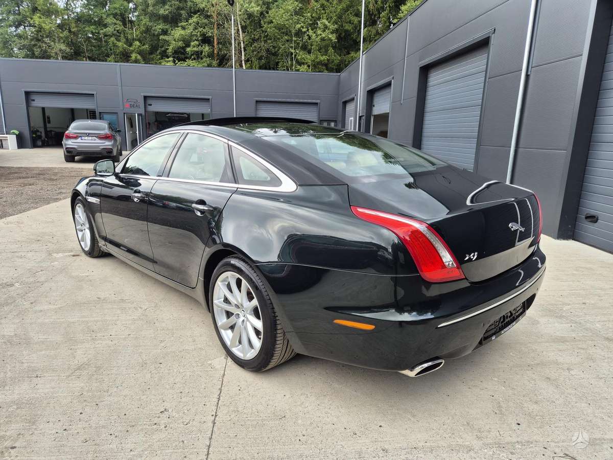 Jaguar XJ, 3.0 l., Седан