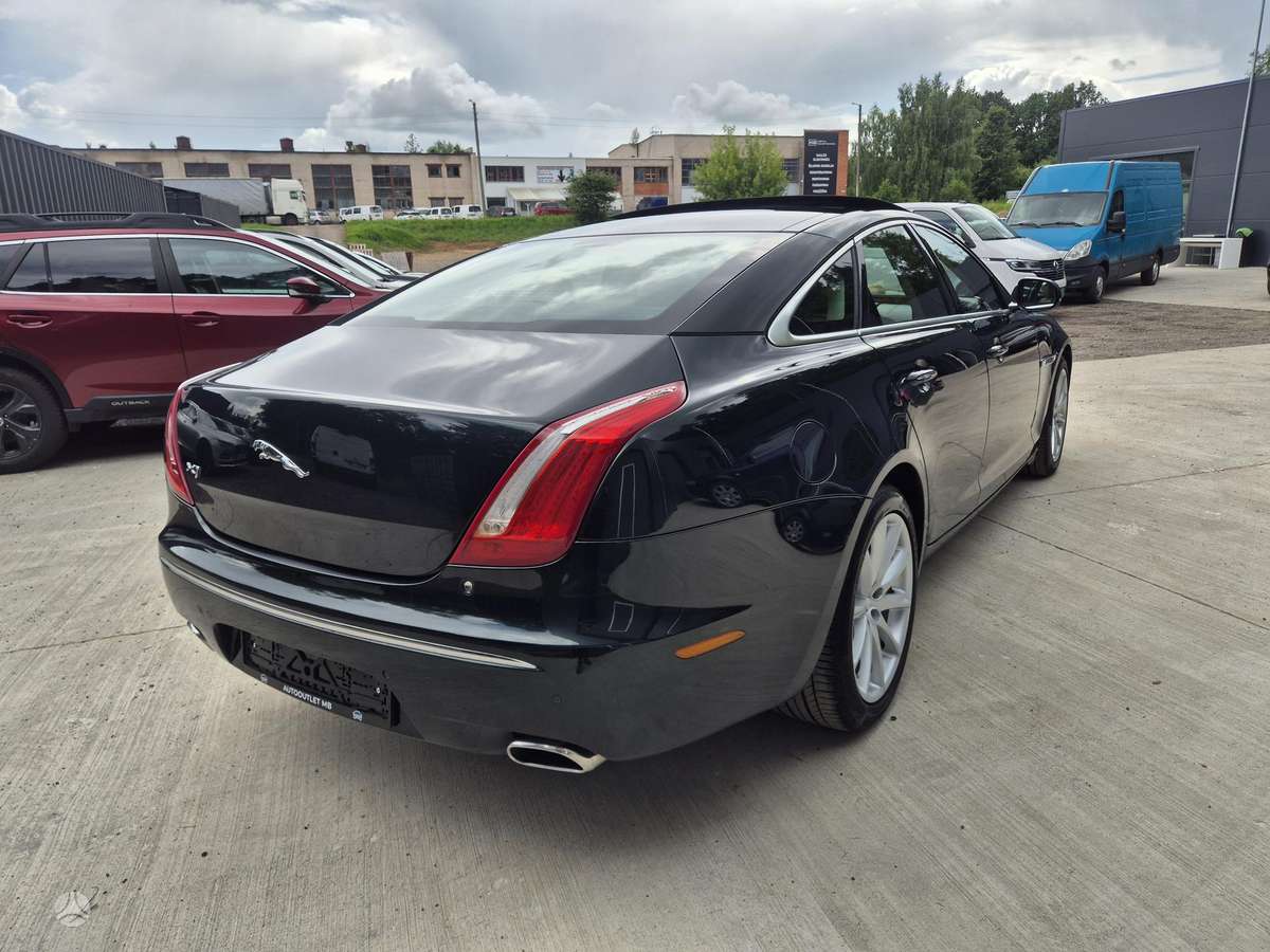 Jaguar XJ, 3.0 l., Седан