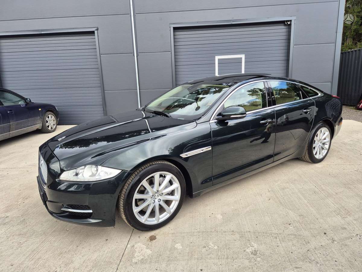 Jaguar XJ, 3.0 l., Седан
