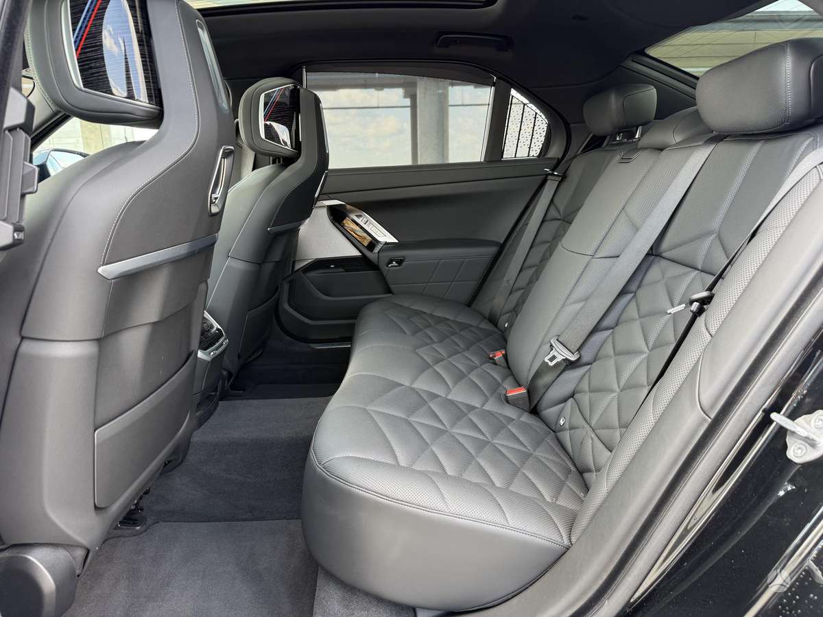 BMW 740, 3.0 l., Седан