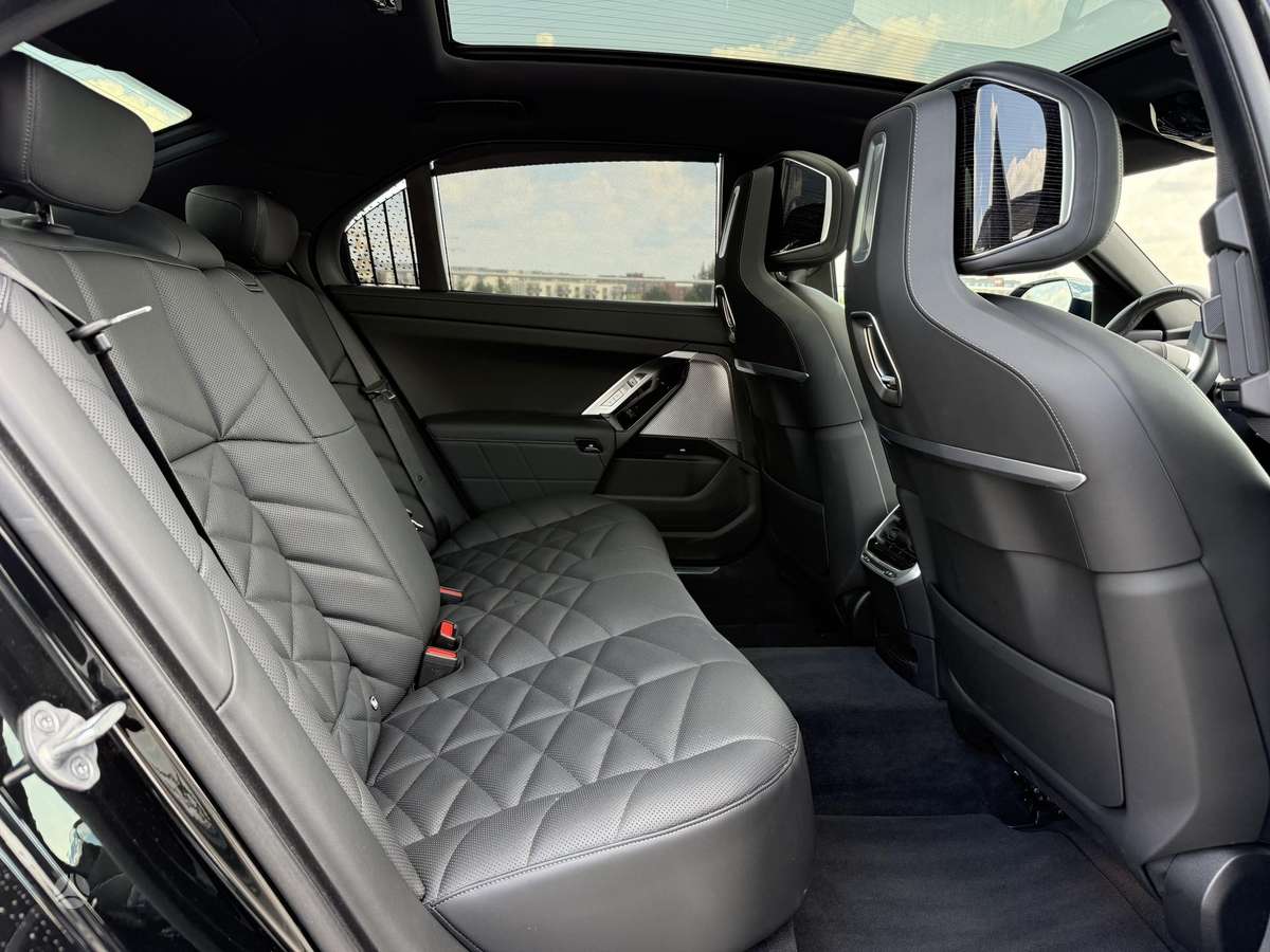 BMW 740, 3.0 l., Седан