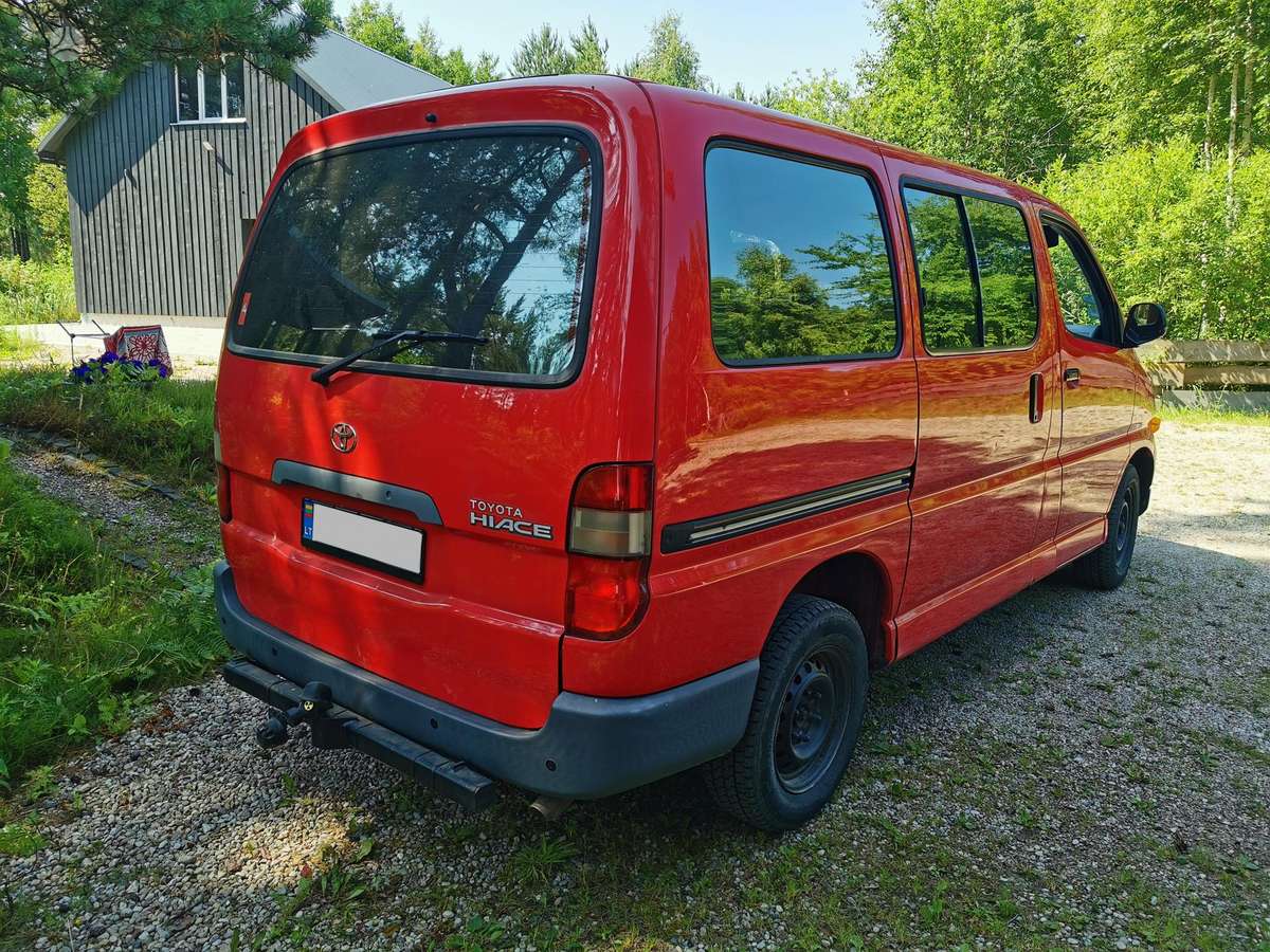 Toyota Hiace - 2