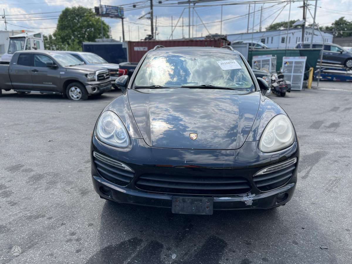 Porsche Cayenne, 4.8 l., off-road / crossover