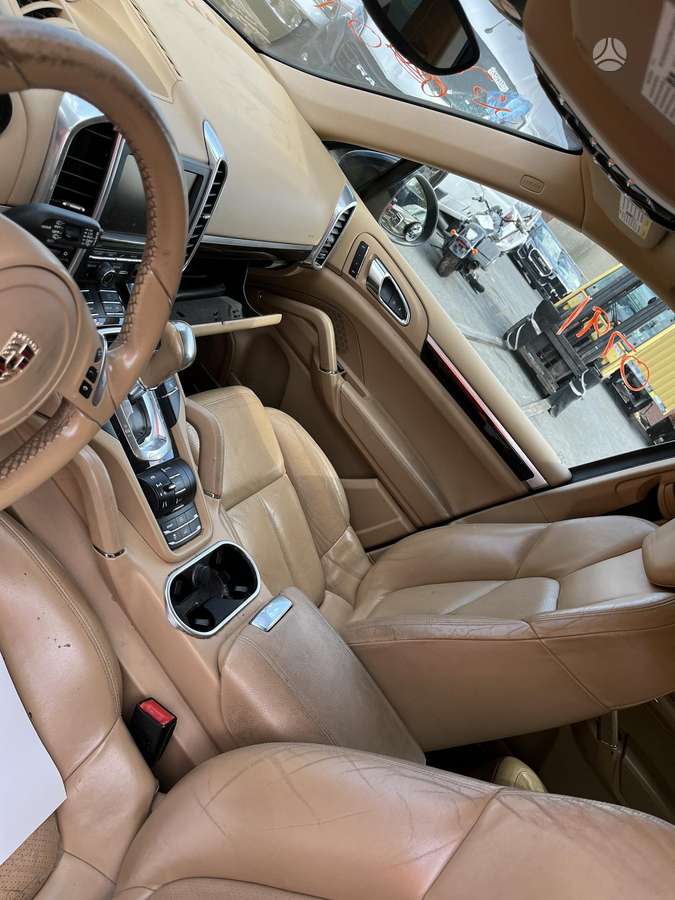Porsche Cayenne, 4.8 l., off-road / crossover
