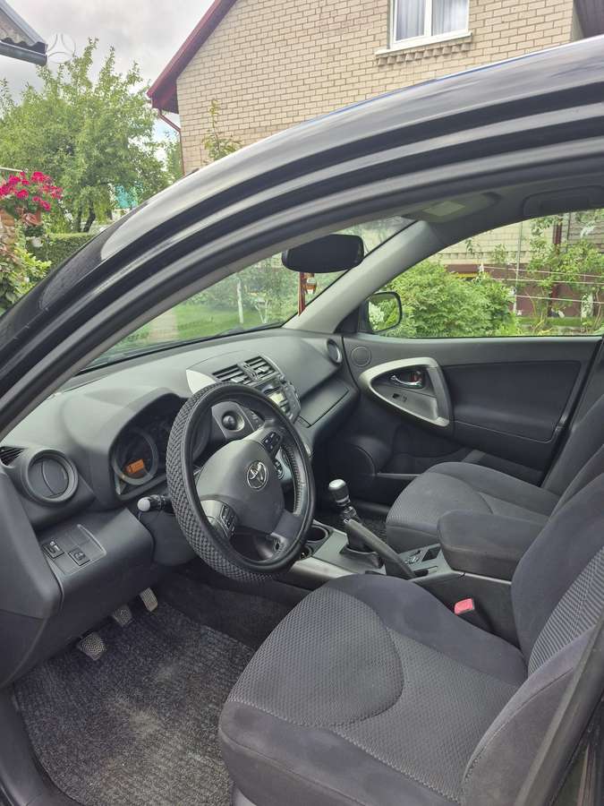 Toyota RAV4 - 4
