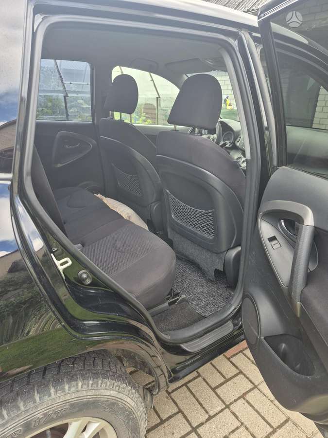 Toyota RAV4 - 7