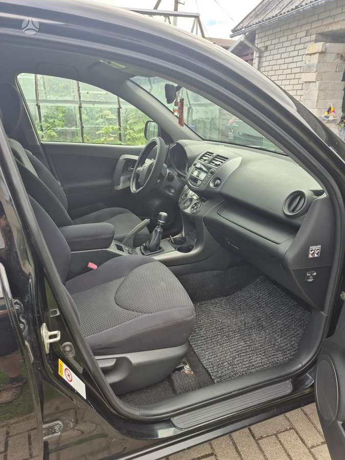 Toyota RAV4 - 8