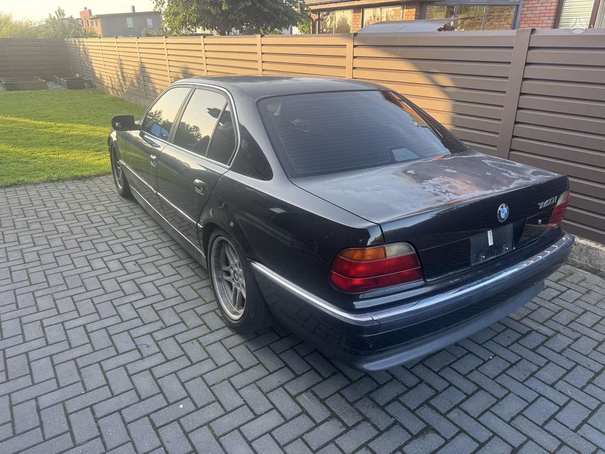 BMW 740, 4.4 l., Седан