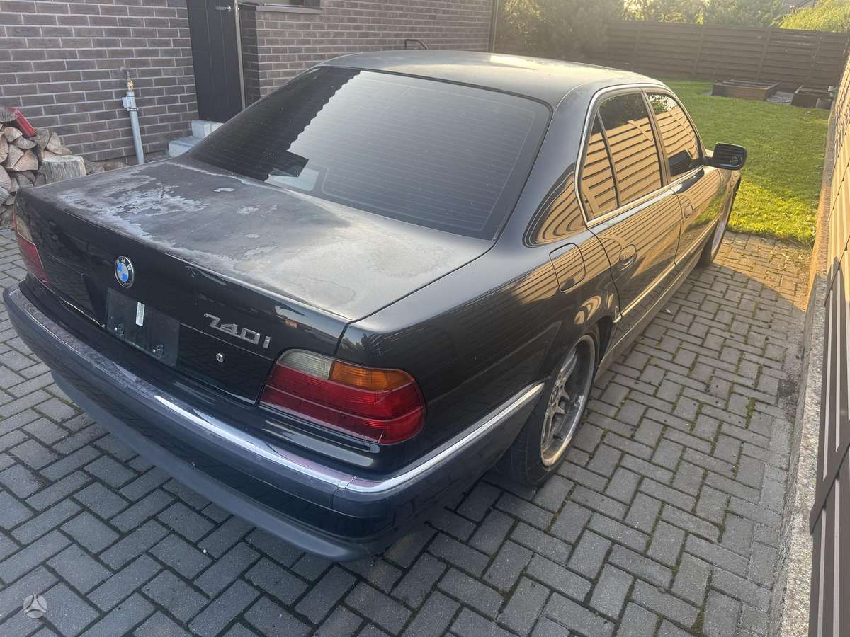 BMW 740, 4.4 l., Седан