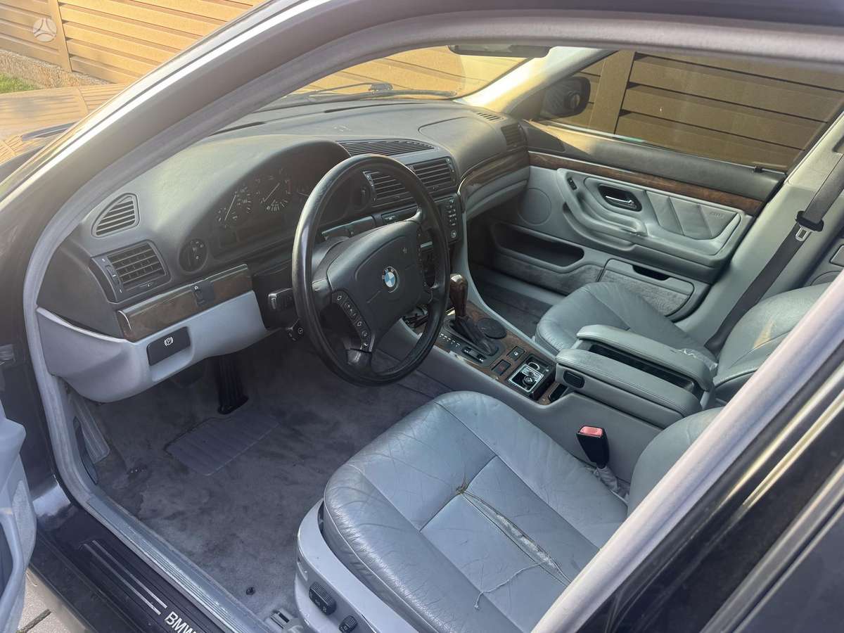 BMW 740, 4.4 l., Седан