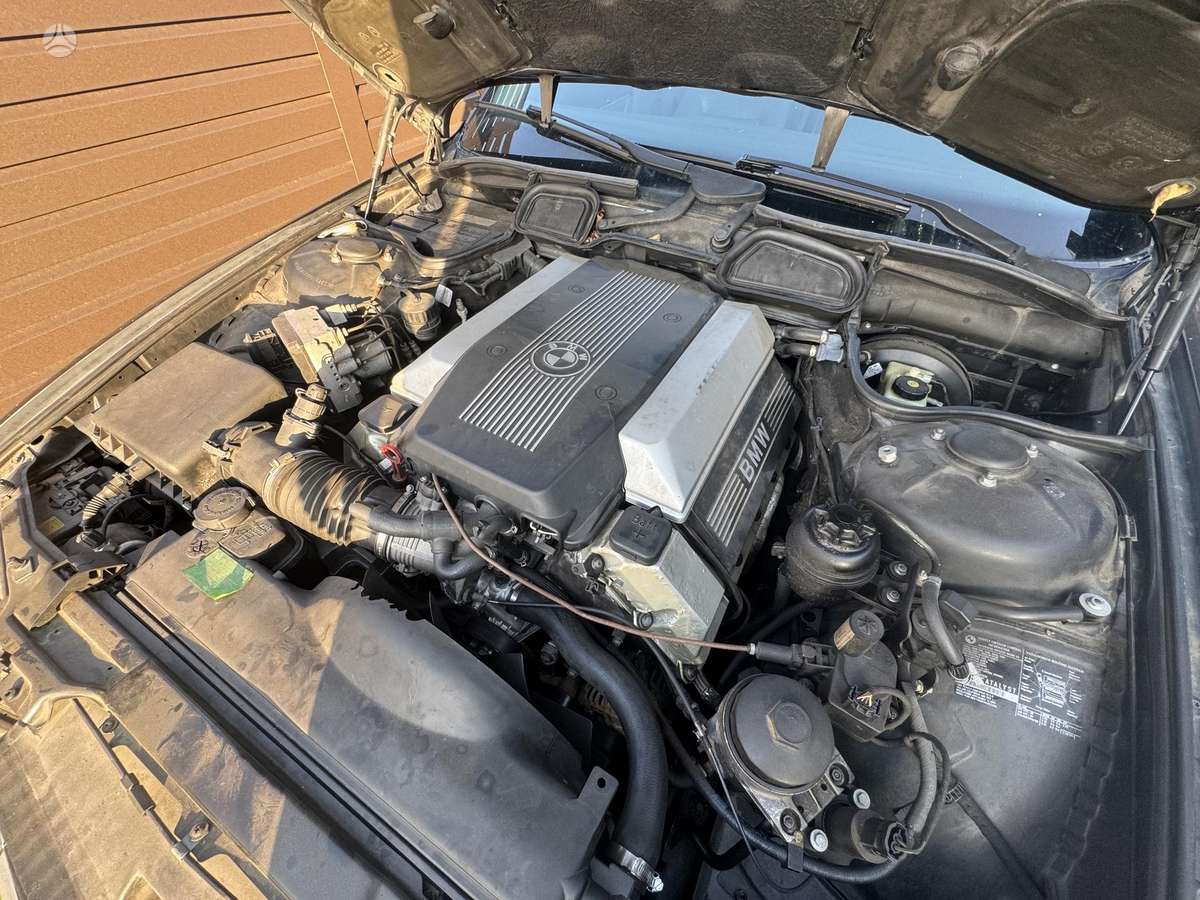 BMW 740, 4.4 l., Седан