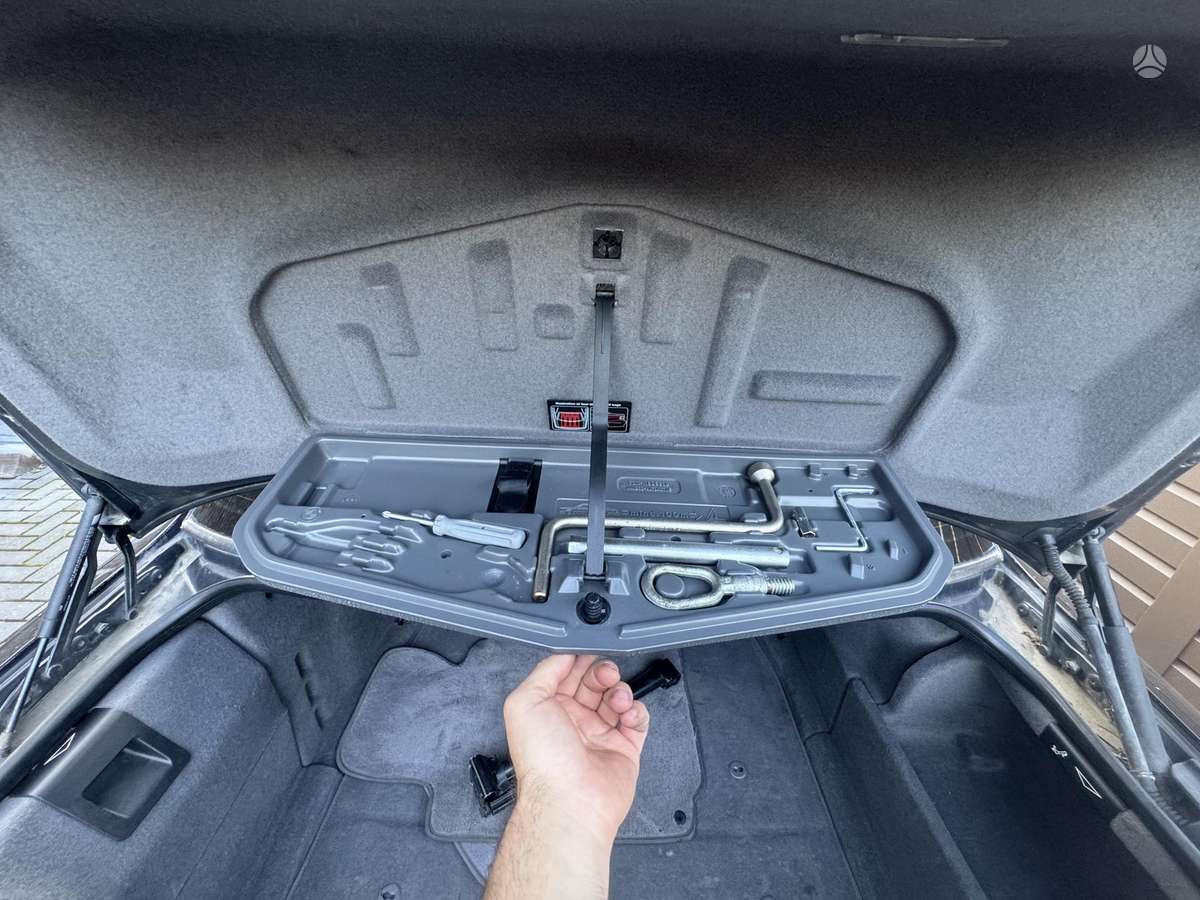 BMW 740, 4.4 l., Седан