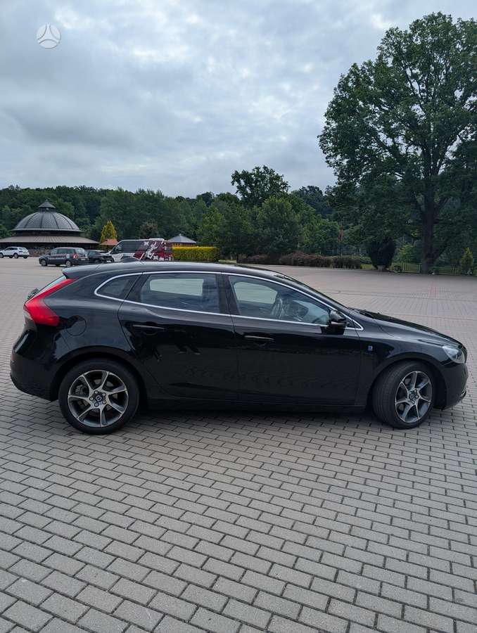 Volvo V40, 1.6 l., hatchback