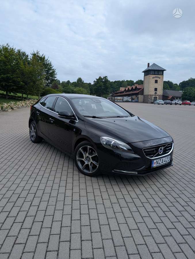 Volvo V40, 1.6 l., hatchback