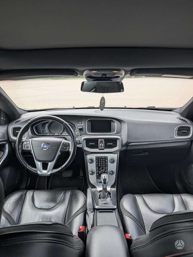 Volvo V40, 1.6 l., hatchback