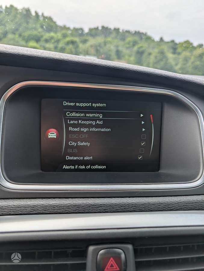 Volvo V40, 1.6 l., hatchback