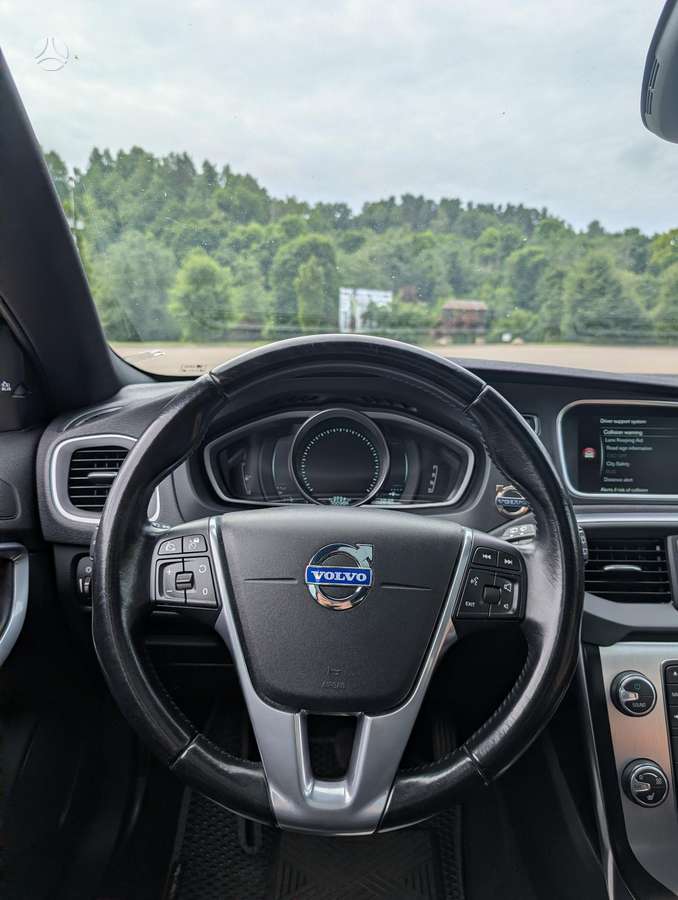 Volvo V40, 1.6 l., hatchback