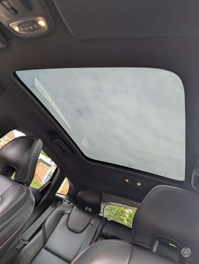 Volvo V40, 1.6 l., hatchback