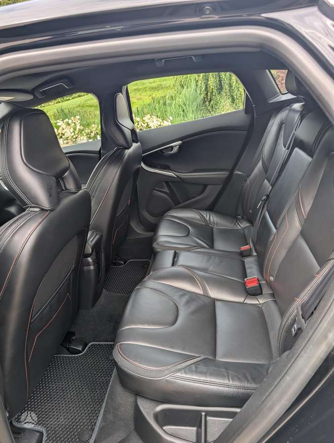 Volvo V40, 1.6 l., hatchback