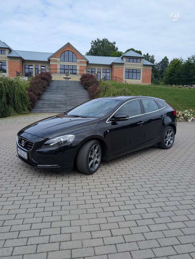 Volvo V40, 1.6 l., hatchback