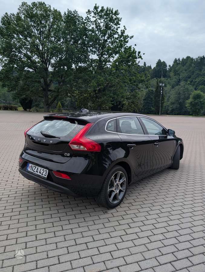Volvo V40, 1.6 l., hatchback
