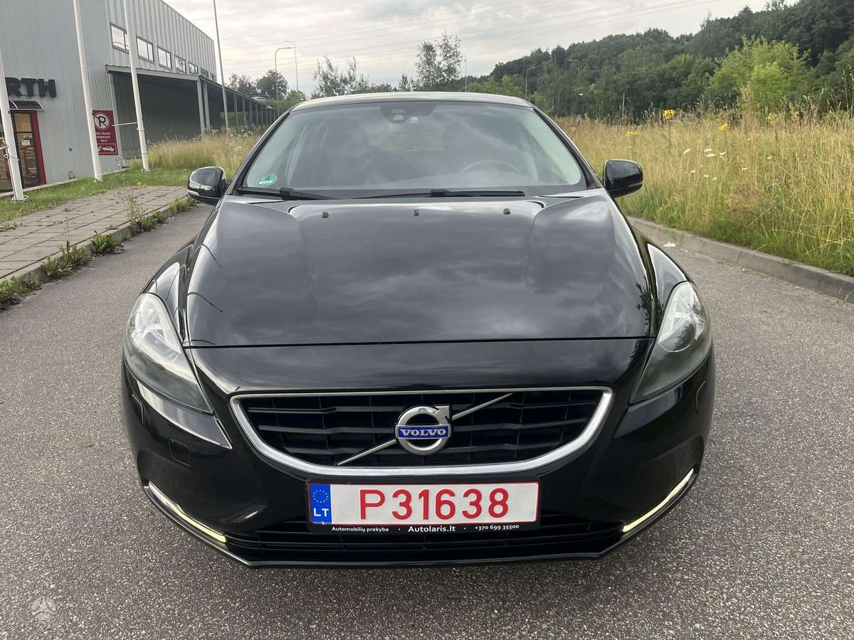 Volvo V40, 1.6 l., hatchback