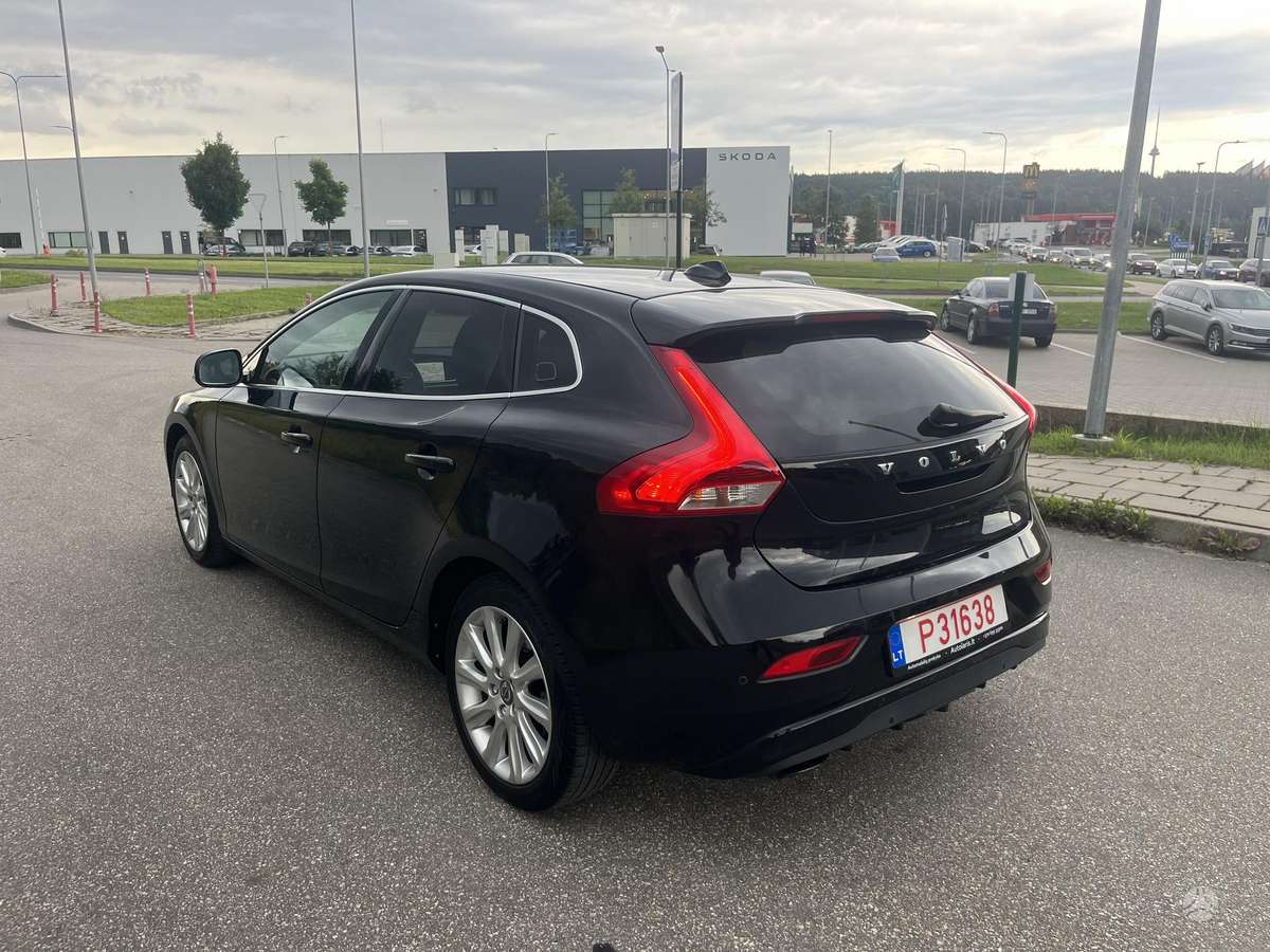 Volvo V40, 1.6 l., hatchback
