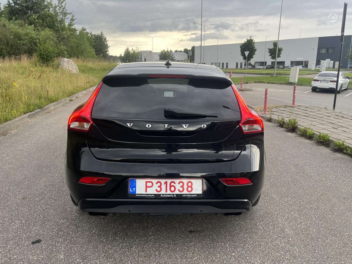Volvo V40, 1.6 l., hatchback