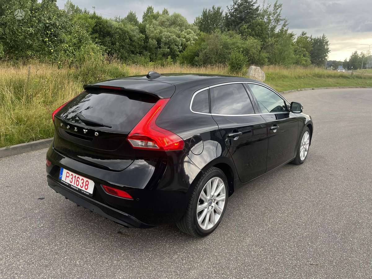 Volvo V40, 1.6 l., hatchback