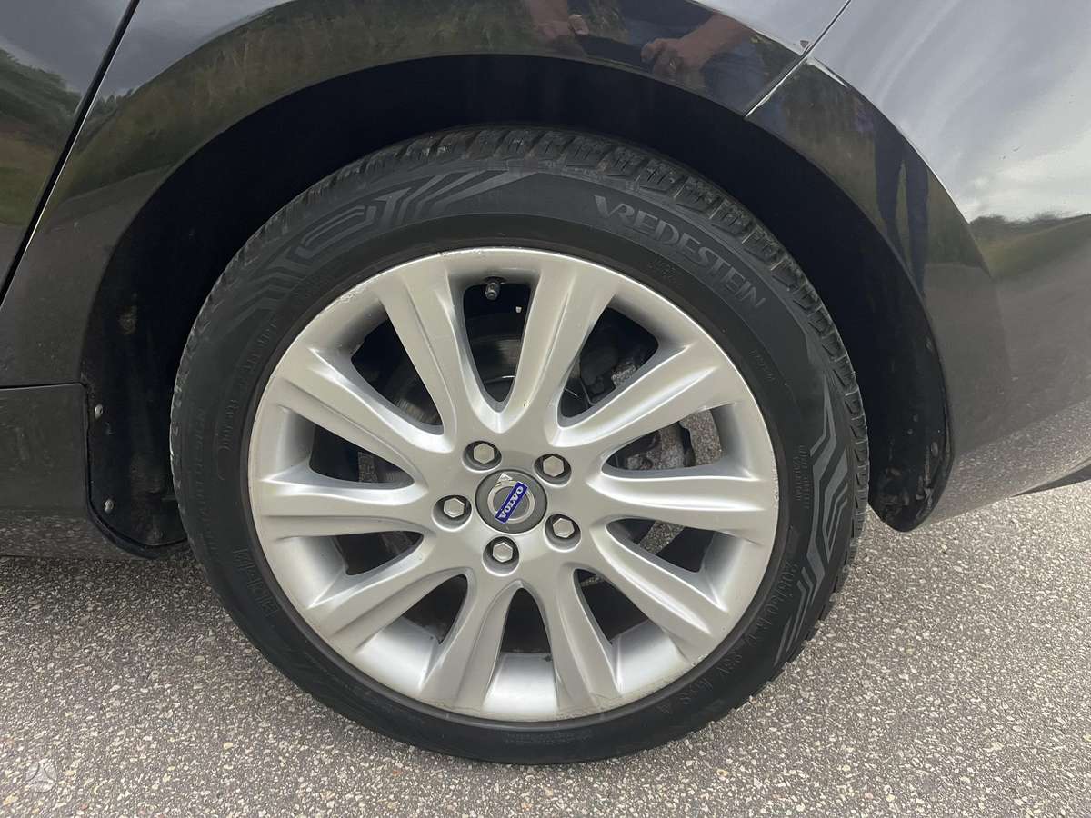 Volvo V40, 1.6 l., hatchback