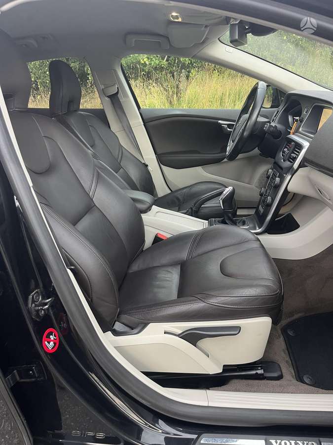Volvo V40, 1.6 l., hatchback