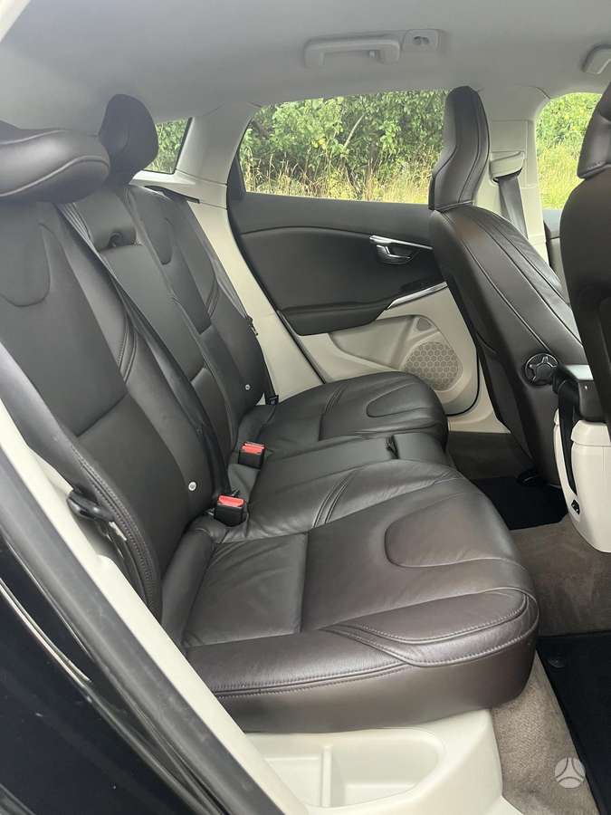 Volvo V40, 1.6 l., hatchback