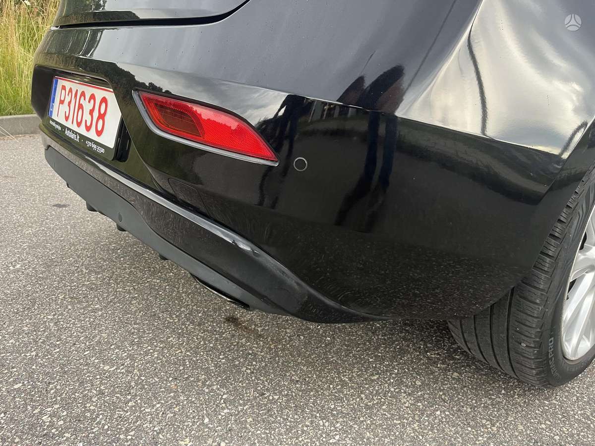 Volvo V40, 1.6 l., hatchback