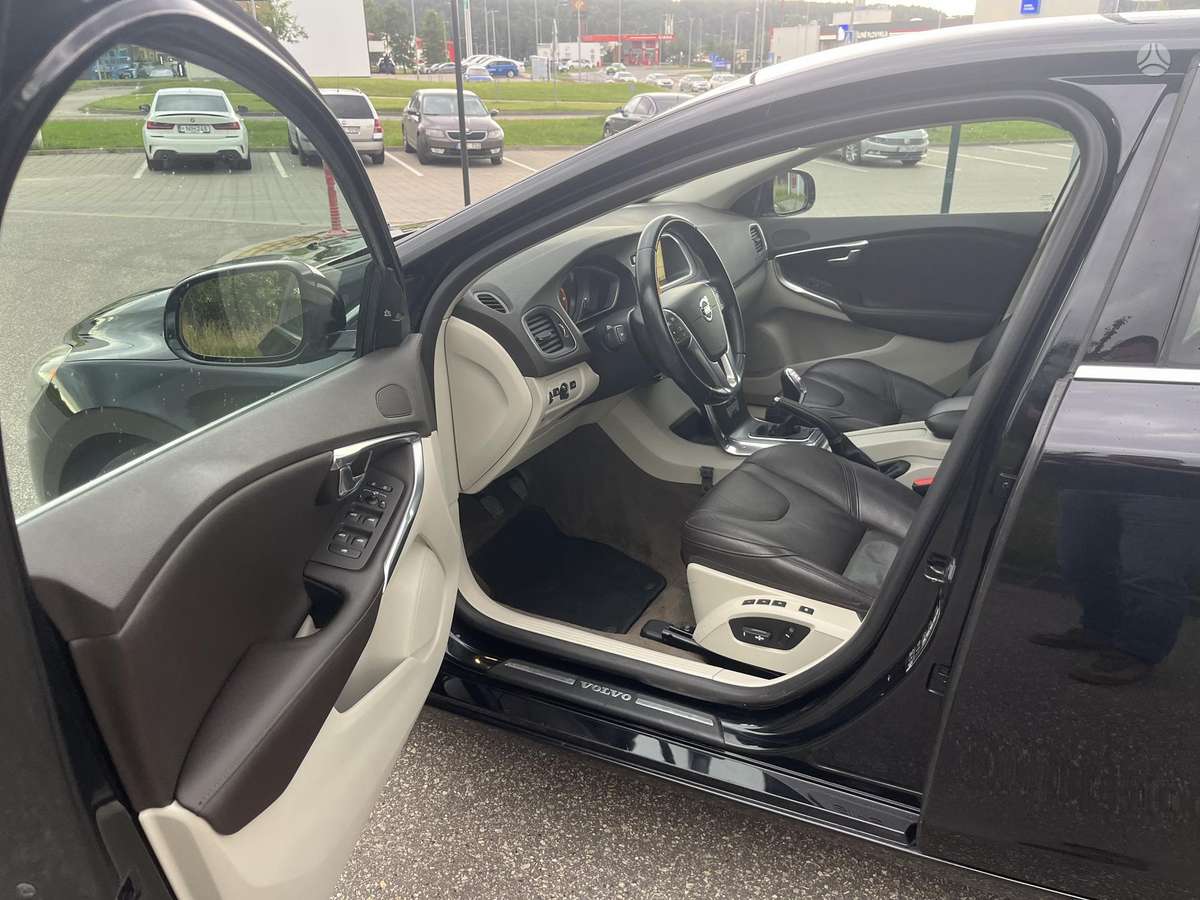 Volvo V40, 1.6 l., hatchback