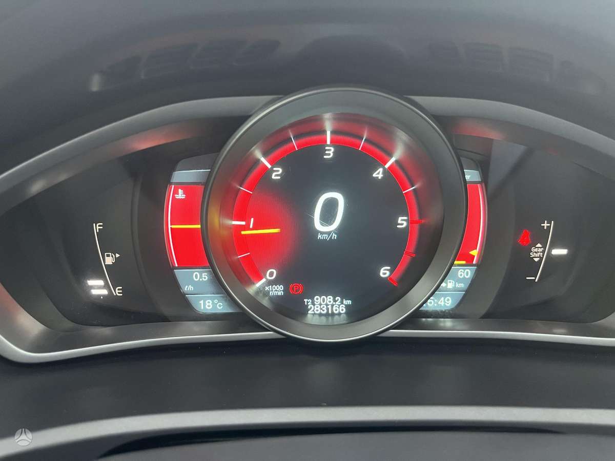 Volvo V40, 1.6 l., hatchback