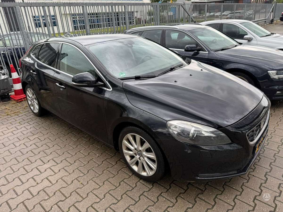 Volvo V40, 1.6 l., hatchback