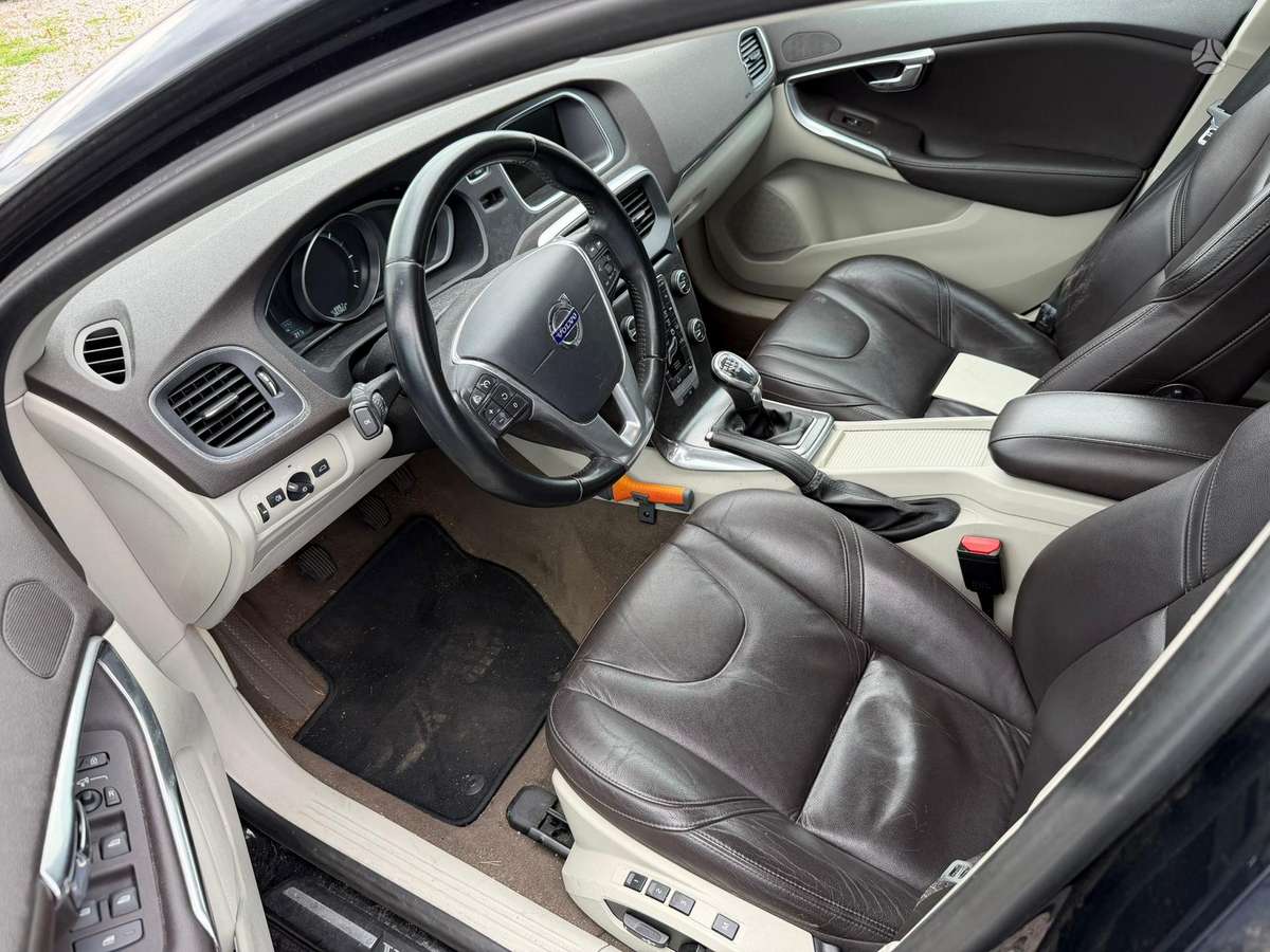 Volvo V40, 1.6 l., hatchback