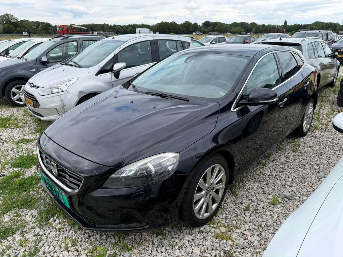 Volvo V40, 1.6 l., hatchback