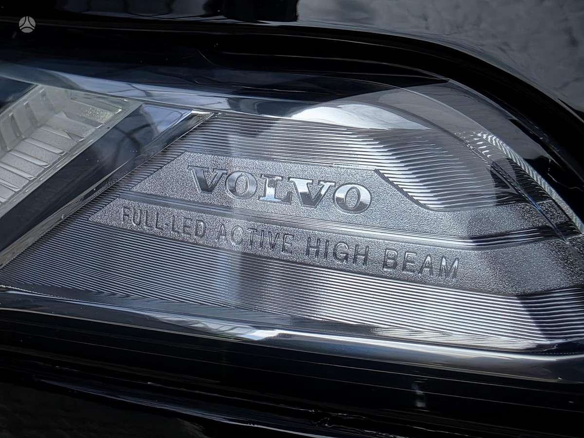Volvo XC90, 2.0 l., off-road / crossover