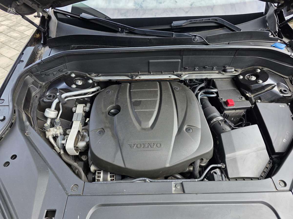 Volvo XC90, 2.0 l., off-road / crossover